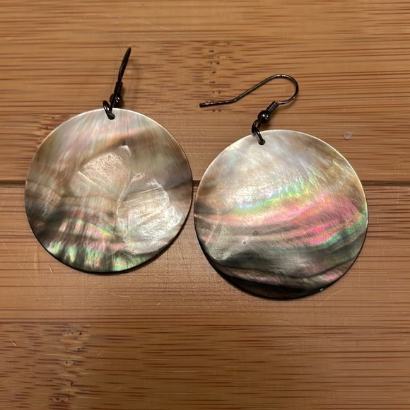 Abolone Earrings Iridescent Shell round bohemian Earrings - Picture 1 of 8